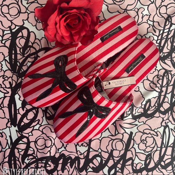 🆕Victoria’s Secret Classic Stripe Satin Sequin Embellished Bow Slipper - Picture 2 of 12